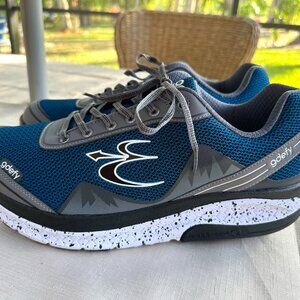 Mens Gdefy Gravity Defyer Tainers Sneakers, size 14 and in excellent condition.